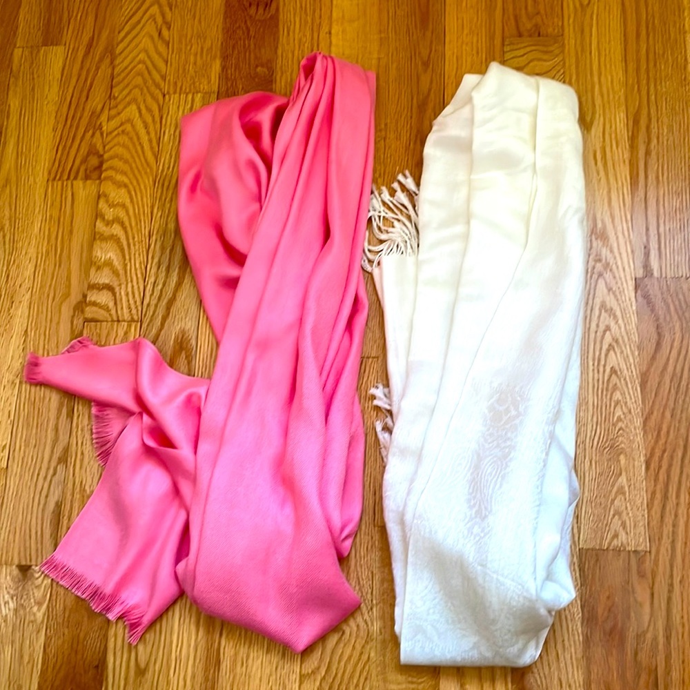 2 scarves pink and white